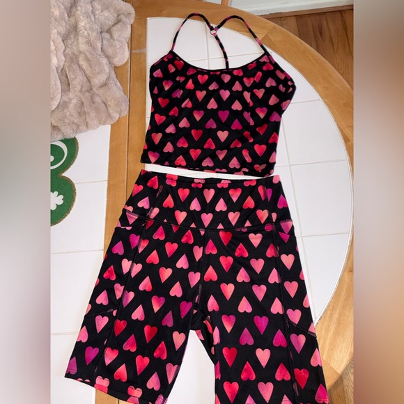 VS On Point Flow Heart Print Athletic Set - Picture 2 of 6
